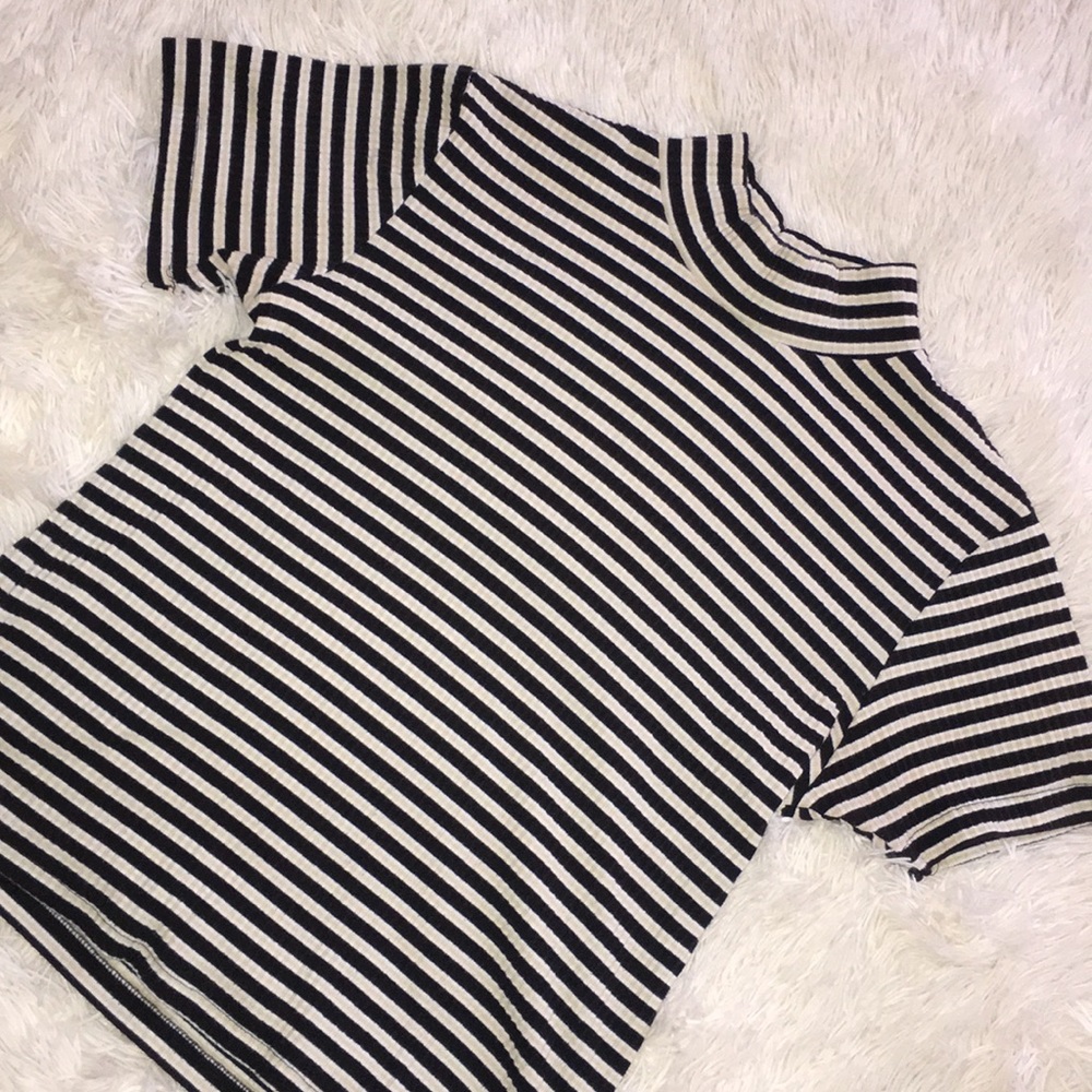 Turtle neck tee